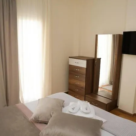 Strata Deluxe Apt. *